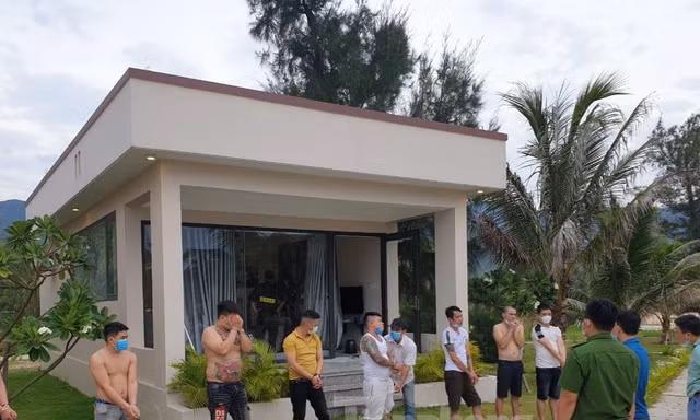 Các đối tượng sử dụng ma túy bị bắt quả tang. Ảnh: Công an cung cấp