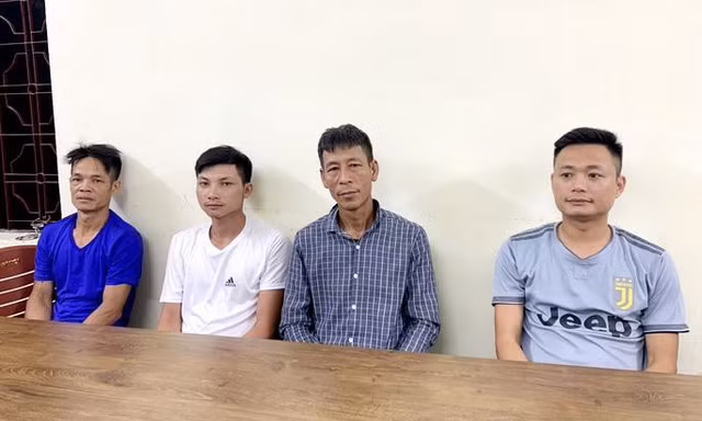 Từ trái sang phải, các đối tượng: Mạc Văn Hoàng; Vũ Duy Sinh; Phạm Xuân Đường; Nguyễn Công Phúc