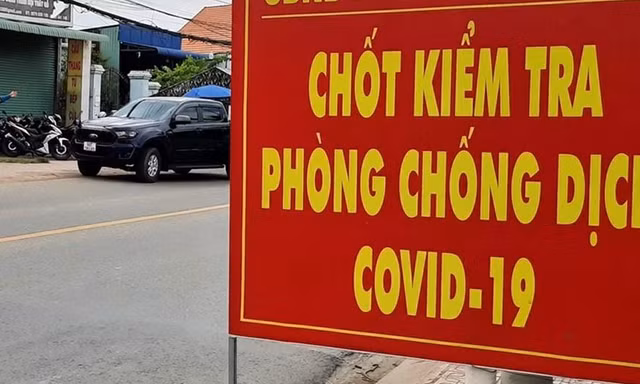 Đã rõ thành viên tổ kiểm soát dịch 'làm luật' shipper 2 triệu để cho qua chốt