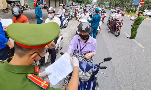 Công an Hà Nội sẽ cấp giấy đi đường có nhận diện cho các tổ chức/doang nghiệp và cá nhân.