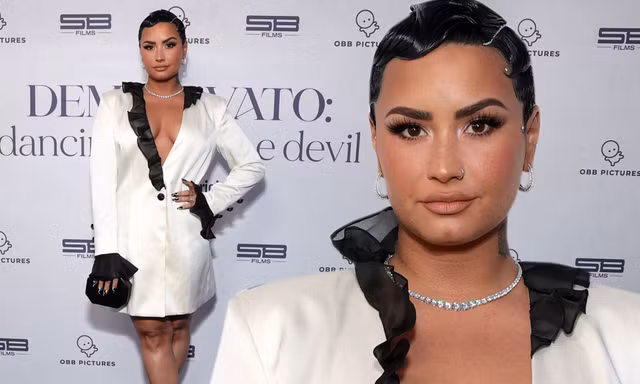 Demi Lovato mặc xẻ ngực táo bạo 