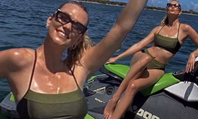 Siêu mẫu cao 1m88 Karlie Kloss khoe dáng đẹp như tượng tạc trên mô tô nước
