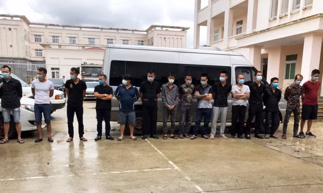 Nhóm thanh niên bị khởi tố, bắt tạm giam