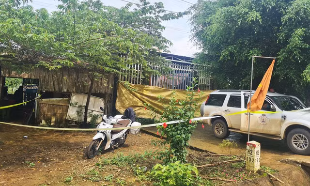 Cha dượng bắn chết con riêng của vợ rồi tự sát