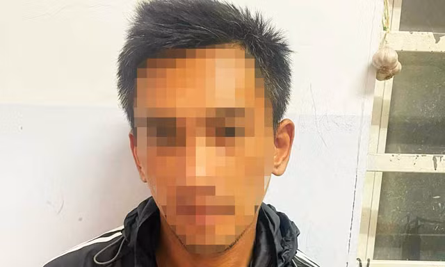 Bị cà khịa, nam thanh niên rút dao đâm hai người thương vong 