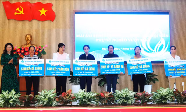 Trao nhiều mái ấm tình thương và sinh kế cho phụ nữ nghèo Bảo Lộc