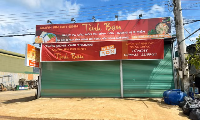 Nửa đêm xông vào phòng ngủ đâm chết tình địch vì ghen tuông