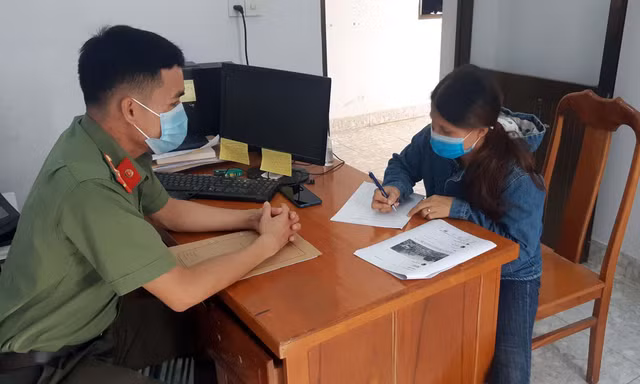 Bà N.T.L tại cơ quan công an