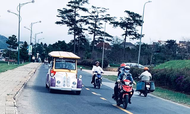Lo ùn tắc thêm, Đà Lạt không muốn bổ sung xe điện 4 bánh