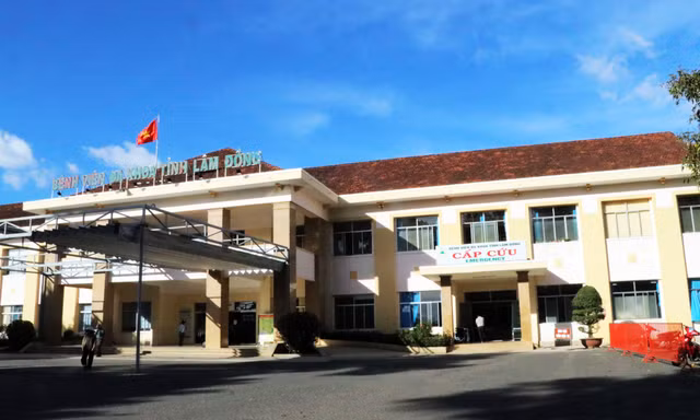 Lâm Đồng: Ăn tiệc tại nhà, 134 người nhập viện nghi ngộ độc thực phẩm