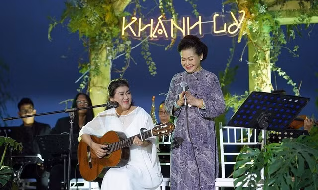 Khánh Ly hát ca khúc ngoài danh mục đăng ký, nơi tổ chức show bị xử lý 