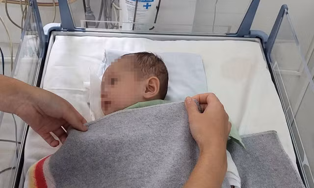 Thông tin mới nhất về sức khỏe bé sơ sinh bị ‘cha dượng’ nghiện ma túy bạo hành 
