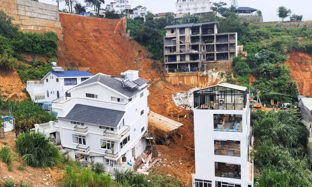Sạt lở kinh hoàng ở Đà Lạt vùi lấp 2 người, nhiều trường hợp bị thương 