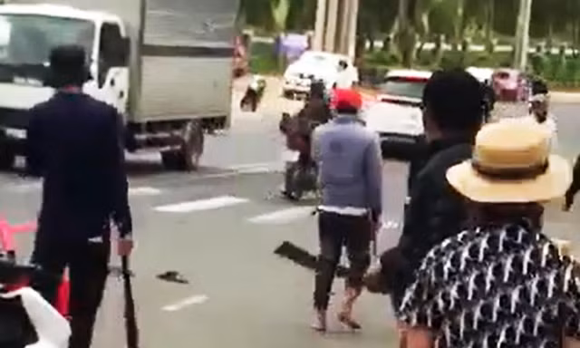 ‘Cò đặc sản' ở Đà Lạt rượt chém nhau, xung đột với hướng dẫn viên du lịch 