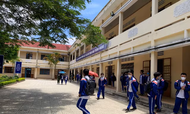 Trường THPT Chuyên Bảo Lộc 