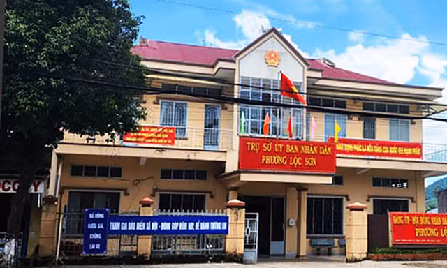 Để xây bờ kè ta luy không phép, một chủ tịch phường ở Lâm Đồng bị đình chỉ công tác