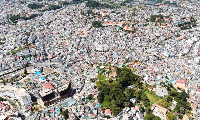 ‘Nghẹt thở’ vì bê tông, nhà kính nên hễ mưa to Đà Lạt lại ngập