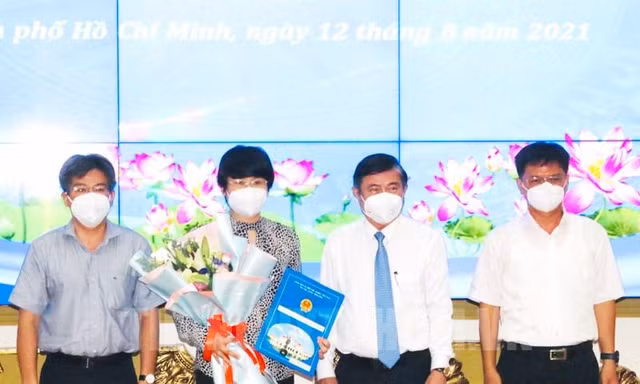 Chủ tịch TPHCM bổ nhiệm Chủ tịch UBND quận 5 và 12 