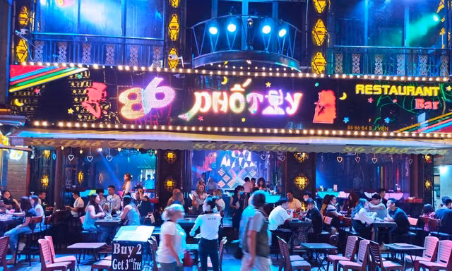 TPHCM dừng karaoke, vũ trường, quán bar… sau 2 ngày cho phép hoạt động