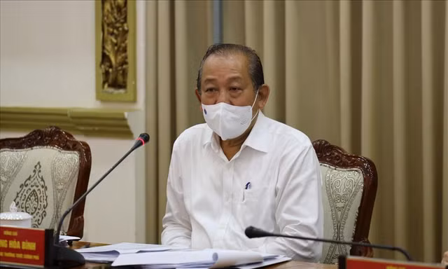 Phó Thủ tướng: ‘Nếu cần thiết, TPHCM phải có giải pháp mạnh hơn để kiềm chế dịch'