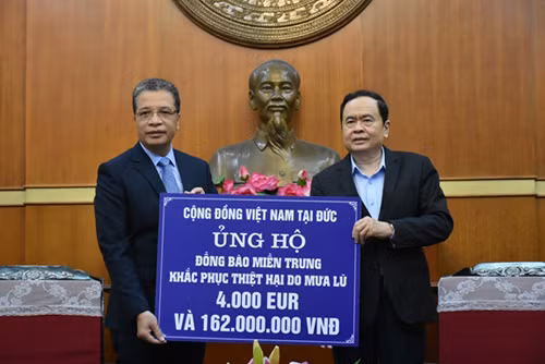 Kiều bào đóng góp hơn 40 tỷ đồng hỗ trợ đồng bào miền Trung