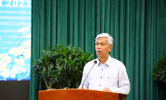 'TPHCM không có xe công đi lễ hội, dùng ngân sách tặng quà cho lãnh đạo...'