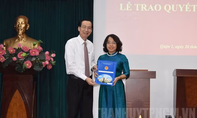 Bà Mai Thị Hồng Hoa làm Phó Chủ tịch UBND quận 1