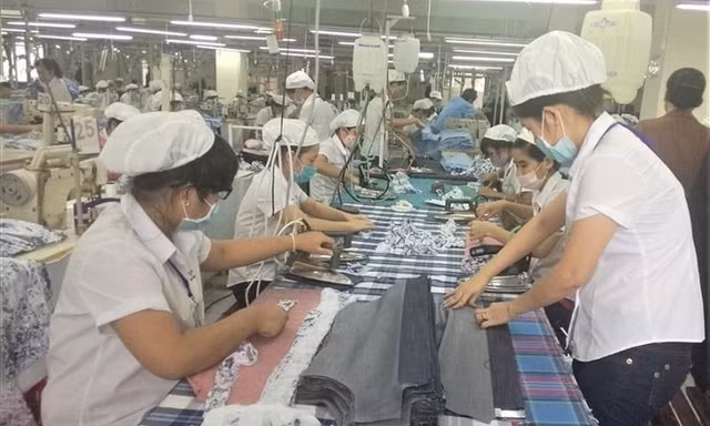 TPHCM ra văn bản khẩn ứng phó biến chủng Omicron tại các khu chế xuất, công nghiệp