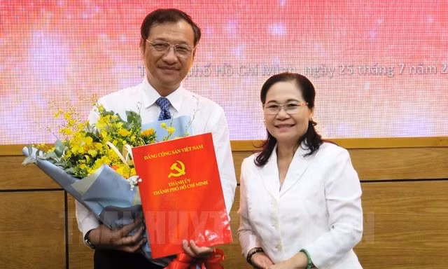 Công bố quyết định của Ban Thường vụ Thành ủy TPHCM về công tác cán bộ 