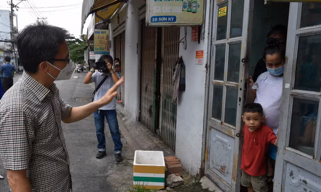 Nghe dân thiếu nhu yếu phẩm, Phó Thủ tướng lập tức chỉ đạo ‘nóng’ 