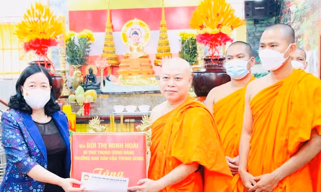 Trưởng Ban Dân vận Trung ương chúc Tết Chôl Chnăm Thmây tại TPHCM