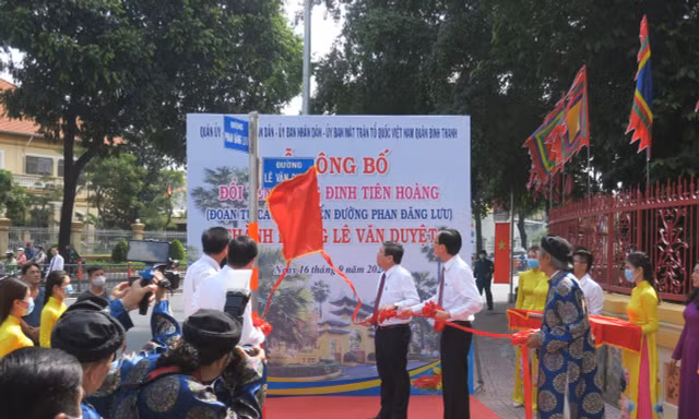 TPHCM đổi tên đường Đinh Tiên Hoàng (đoạn từ Phan Đăng Lưu đến cầu Bông) thành đường Lê Văn Duyệt vào tháng 9 vừa qua
