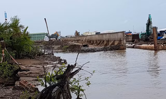Sập kè Tắc Sông Chà, nguyên Phó Giám đốc Sở GTVT TPHCM bị kiểm điểm