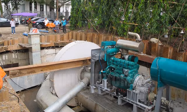 Đàm phán chấm dứt hợp đồng thuê ‘siêu’ máy bơm chống ngập đường Nguyễn Hữu Cảnh