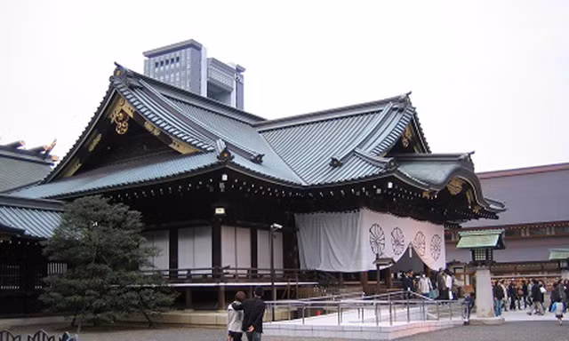 Trung Quốc cảnh báo thủ tướng Nhật thăm đền Yasukuni
