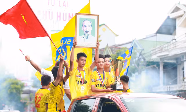 U13 SLNA được trao thưởng gần nửa tỷ đồng cho chức vô địch toàn quốc