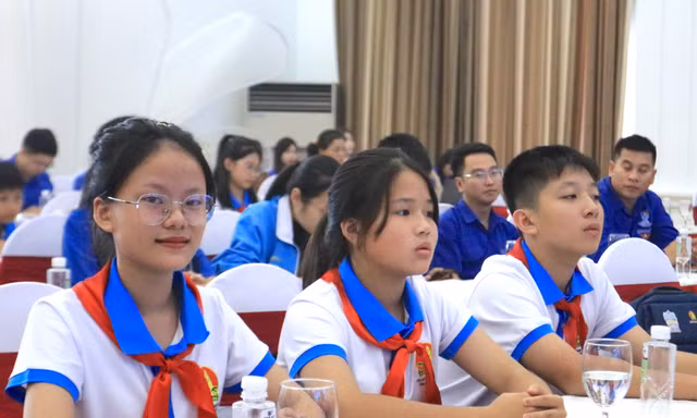 Tuổi trẻ Nghệ An đặt nhiều câu hỏi 'nóng' với đại biểu Quốc hội, HĐND tỉnh