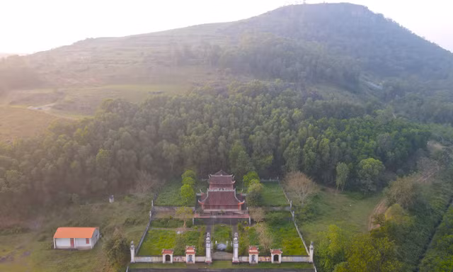 Khám phá thành cổ bị lãng quên trên núi Lam Thành
