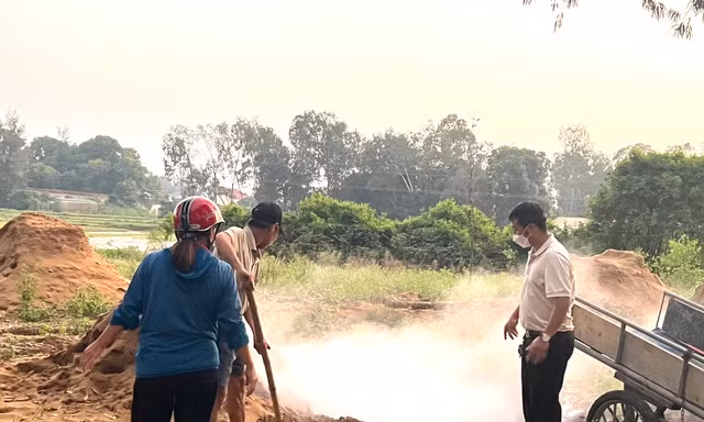 Sau gần 3 năm, dân vẫn mòn mỏi chờ tiền hỗ trợ tiêu hủy lợn dịch