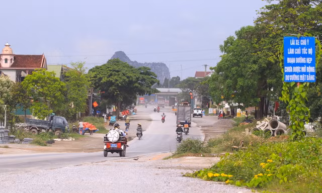 Nham nhở quốc lộ nghìn tỷ 'rùa bò' nhiều năm 