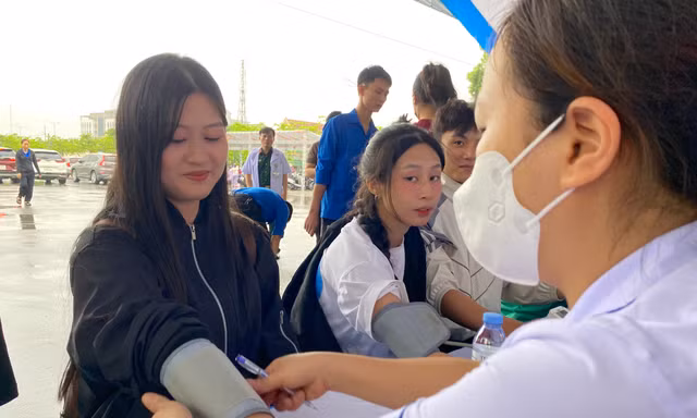 Khám, phát thuốc miễn phí cho hơn 1.000 thanh niên công nhân
