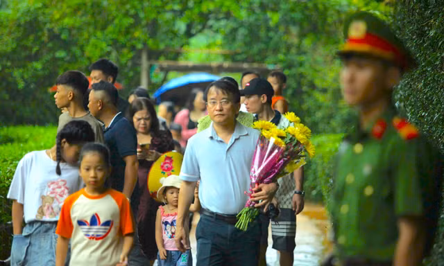 Hàng ngàn người hành hương về quê Bác trong ngày Tết Độc lập