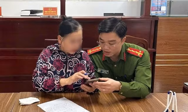 Suýt chuyển 100 triệu cho người đàn ông tự xưng công an