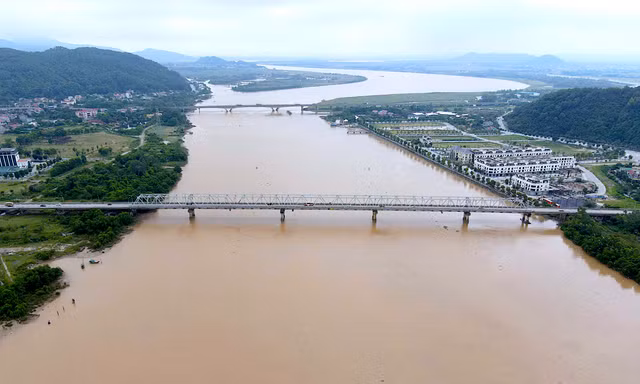 Thuê thợ lặn kiểm tra trụ cầu Bến Thủy 1 - có kết cấu tương đồng với cầu Phong Châu