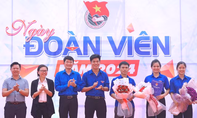 Những món quà ý nghĩa đến với thanh niên công nhân trong Ngày hội Đoàn viên