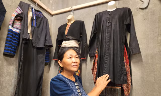 Bộ sưu tập váy áo cổ của vợ quan Tri phủ 