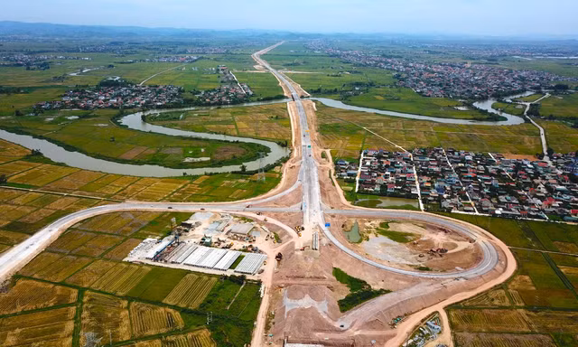 Ô tô có thể đi vào tuyến cao tốc Nghi Sơn - Diễn Châu từ 6h sáng 1/9