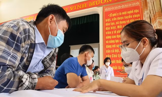 Phạt nặng công ty không tổ chức khám bệnh cho công nhân