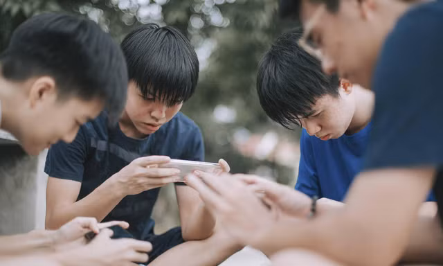 Cha mẹ nên làm gì khi con nghiện game?