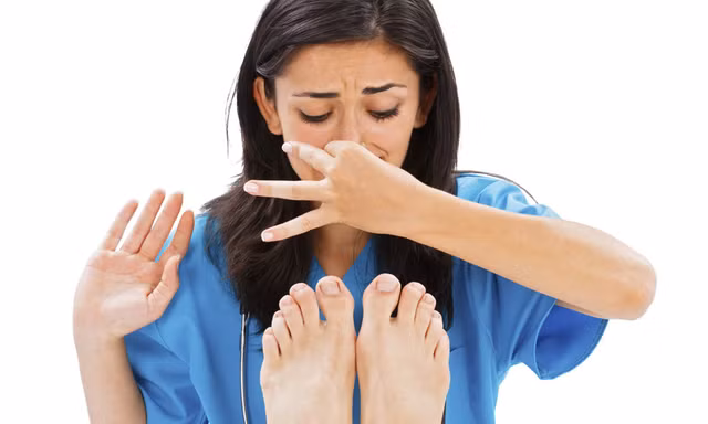 Mẹo nhỏ nhưng cực hiệu quả dành cho người hôi chân